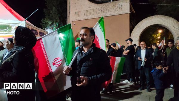 تجمع شبانهٔ شهروندان در پنجاه‌ونهمین شب یادبود در بلوار فضل