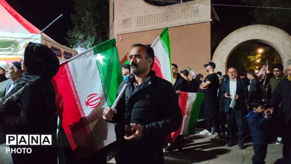 تجمع شبانهٔ شهروندان در پنجاه‌ونهمین شب یادبود در بلوار فضل
