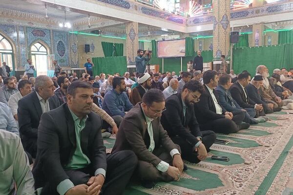 حضور پرشور دانش‌آموزان و فرهنگیان در نماز جمعه این هفته شهرستان ورامین