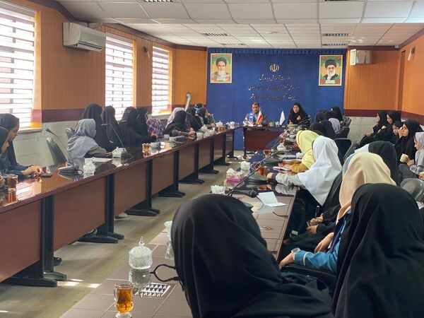 نشست خبرنگاران دختر پانا با مسئول پانا در کاشمر‌