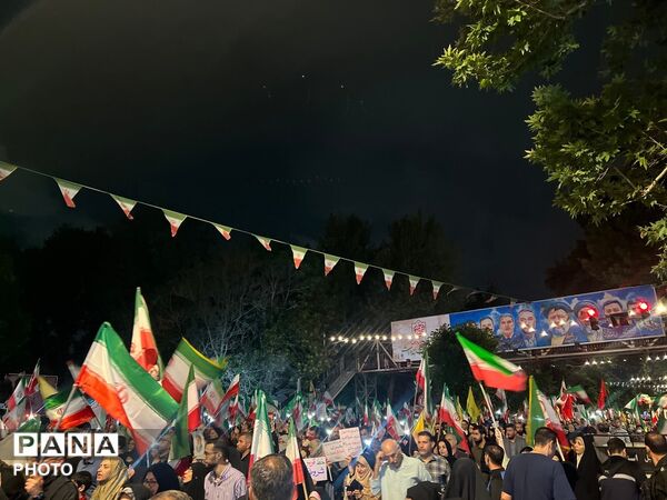 حضور مردم کرج در هشتادو دومین شب از تجمعات مردمی