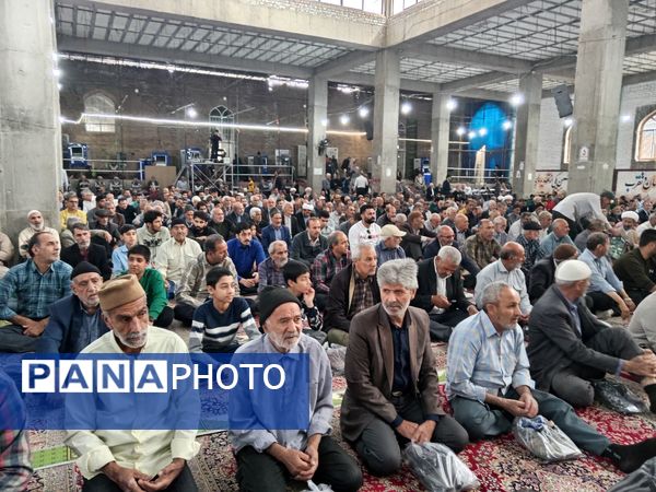 برگزاری نماز جمعه در آغاز هفته بسیج دانش آموزی با حضور دانش آموزان بسیجی نیشابور