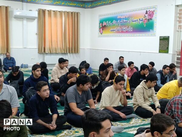 مراسم قرائت دعای توسل و جشن ولادت حضرت زینب(س) در دبیرستان شاهد مالک اشتر 