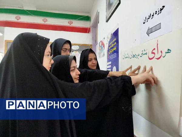 حضور پرشور مردم فاروج پای صندوق‌های رای 