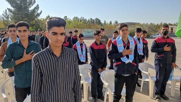 زنگ آغاز هفته پدافند غیرعامل در هنرستان آیت‌الله خامنه‌ای 
