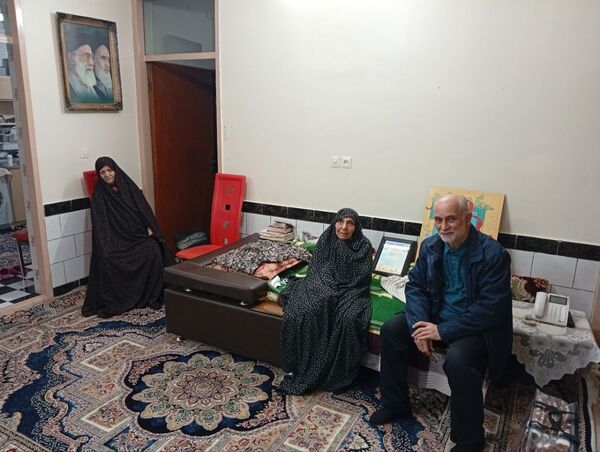 تکریم و بزرگداشت مادر و همسر شهید نورانی توسط کادر دبیرستان میثاق