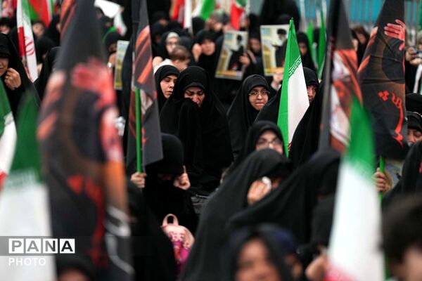اجتماع بانوان انقلابی به مناسبت چهلم قائد امت و شهدای میناب در مسجد جمکران 