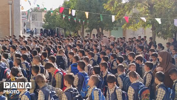 نوای آغاز دوباره سال تحصیلی جدید در دبستان شهید احمدی، شهرستان اشترینان 