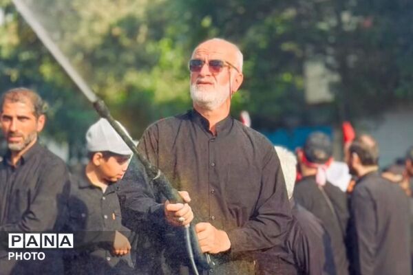 وداعی تاریخی در پایتخت ،پیکر رهبر انقلاب بر دوش ملت ایران
