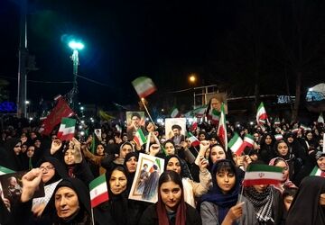  اجتماع بزرگ از مردم قهرمان  کوهدشت در میدان امام