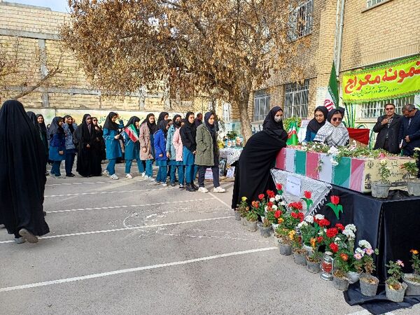 استقبال از شهید گمنام در دبیرستان نمونه معراج شیروان