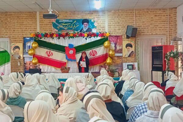 جشن پیروزی انقلاب اسلامی در مدرسه دکتر کیهانی1