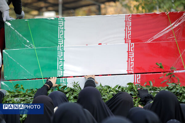 تشییع پیکر مطهر ۱۰۰ شهید گمنام