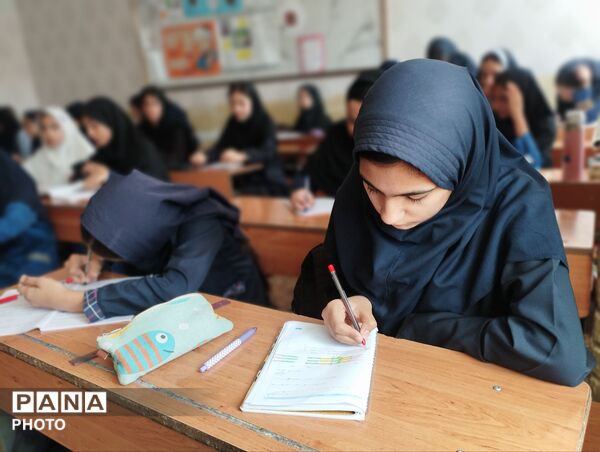 کلاس‌های رشد و تقویت دانش‌آموزان در دبیرستان مهدی خدابنده