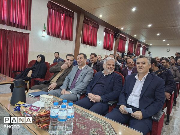 نشست آموزشی و پرورشی مدیرکل آموزش و پرورش استان اصفهان در شهرستان فریدن 