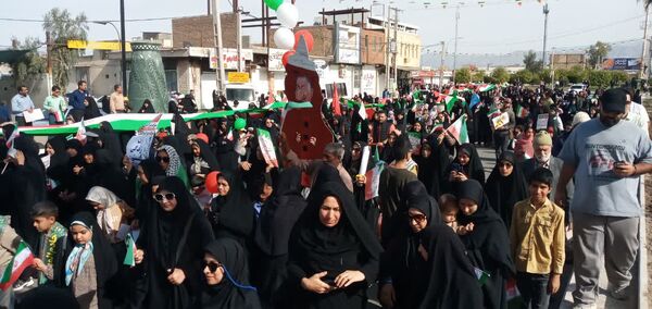 حضور دانش‌آموزان مدرسه نمونه دولتی علی ابن ابی طالب جیرفت در راهپیمایی یوم الله ۲۲ بهمن