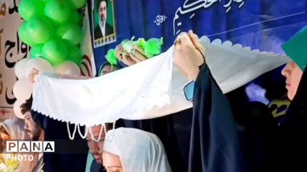 مراسم عقد دو زوج جوان در تجمعات بلوار چهار باغ خرم آباد
