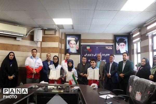 تجلیل از برگزیدگان کشوری پویش‌های «رمضان پویا» و «سفیر سلامت» در پاکدشت