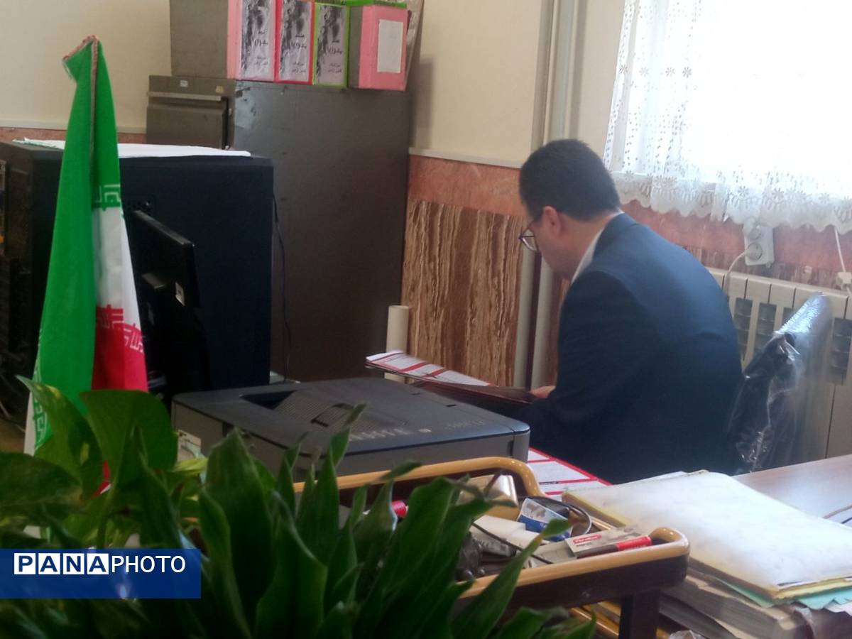 بازدید مدیر اداره ناحیه یک از دبیرستان گلشن آزادی