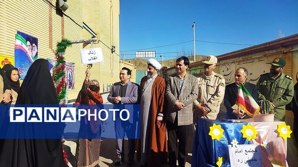 نواختن زنگ انقلاب به‌مناسبت دهه فجر در راز و جرگلان