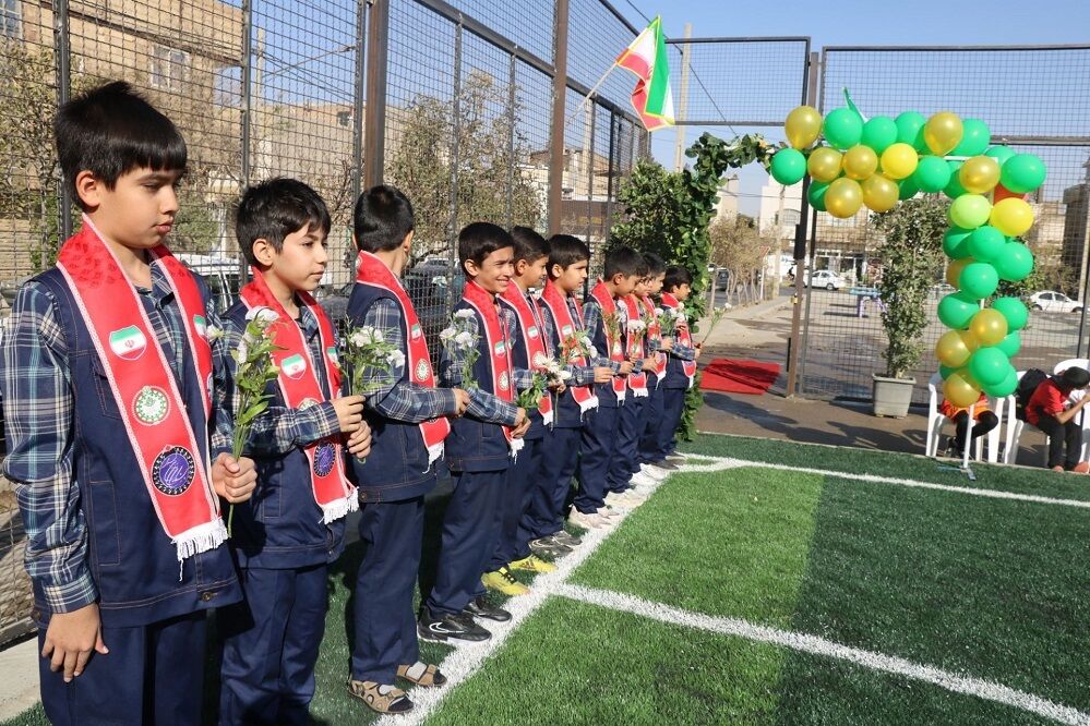  افتتاحیه زمین چمن دبستان فطرت