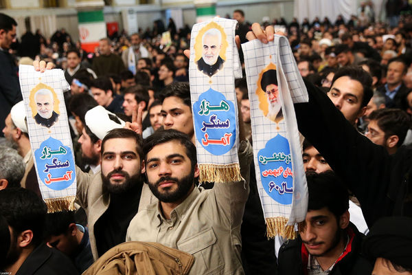 دیدار جمعی از رأی اولی‌ها و خانواده‌های شهدا با رهبر انقلاب اسلامی