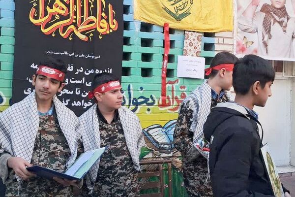 نواختن زنگ هفته بسیج در دبیرستان عرفان