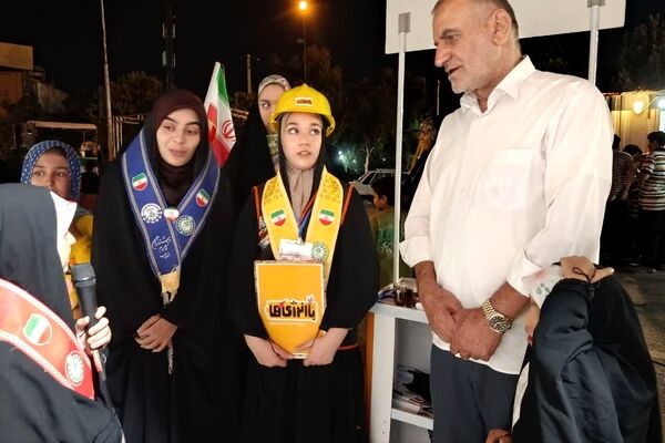 بازدید مشاور وزیر در امور تشکل‌های دانش‌آموزی از موکب «باانرژی ها» در قم