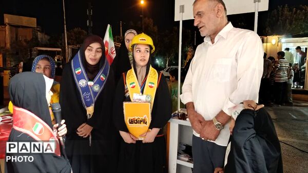 بازدید مشاور وزیر در امور تشکل‌های دانش‌آموزی از موکب «باانرژی ها» در قم