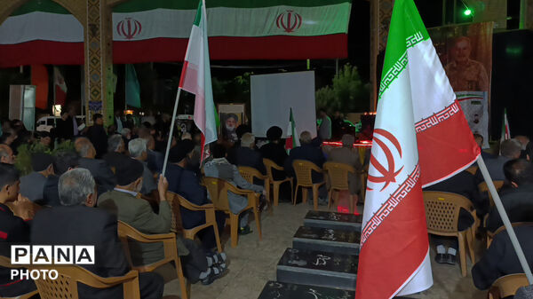 بروجن در آیین وداع با چهلمین لاله خونینِ رمضان ایستاد