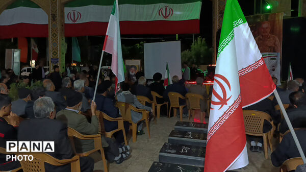  بروجن در آیین وداع با چهلمین لاله خونینِ رمضان ایستاد