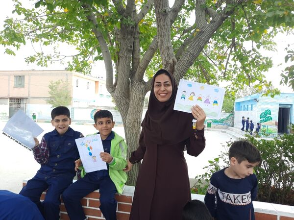 بمناسبت روز جهانی کودک برپایی جشنواره صبحانه سالم در دبستان پسرانه سرافراز ناحیه۷ مشهد