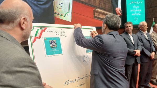 معلم قلب تپنده پایتخت دانایی