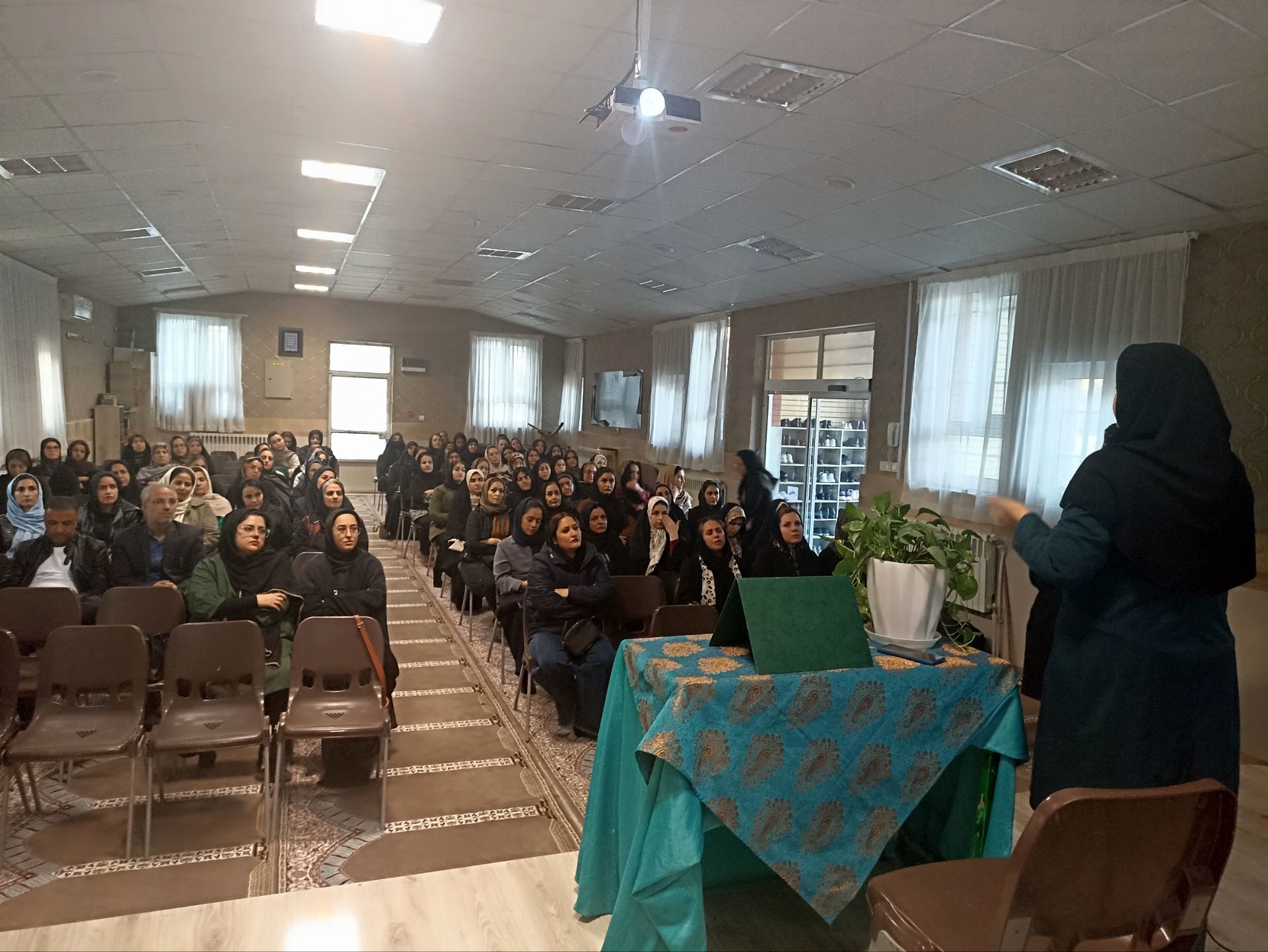 نخستین جلسه آموزش خانواده در دبیرستان بی بی سلطنت قفلی