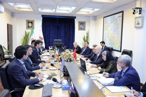 افزایش سطح مبادلات تجاری و حمل‌ونقل بین‌المللی ایران و ترکیه با رفع مشکلات مرزی مشترک 