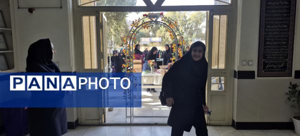 نواختن زنگ مهر و زنگ نماز و ایثار و شهادت در دبیرستان  دخترانه شاهد غرویان