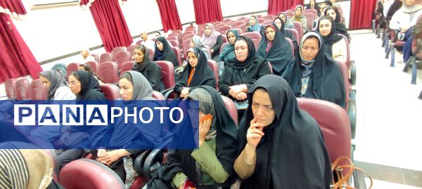 انتخابات انجمن و اولیا و مربیان مدرسه نمونه دولتی فرزانگان شهرستان شیروان 