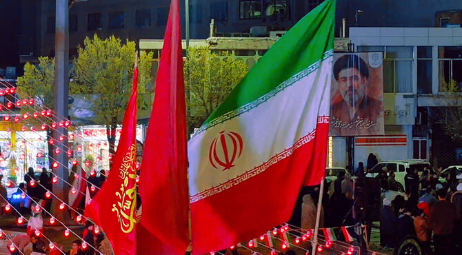 سه‌رنگ اقتدار؛ از آباده تا جنوب، یک دل برای ایران