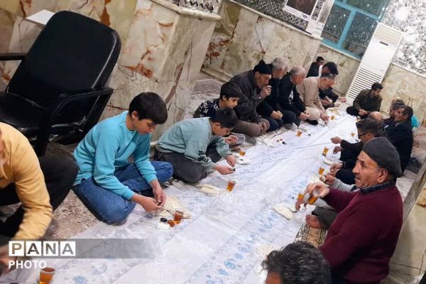 آیین افطاری ماه مبارک رمضان در امامزاده عمادالدین رباط‌کریم
