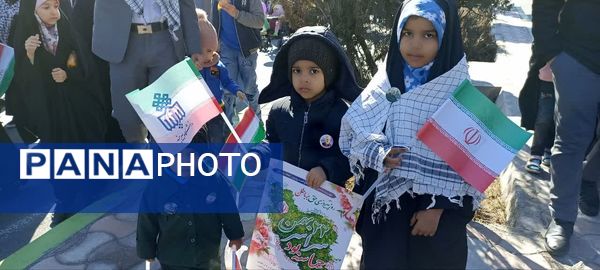 حضور پرشور مردم در راهپیمایی ۲۲ بهمن بیرجند