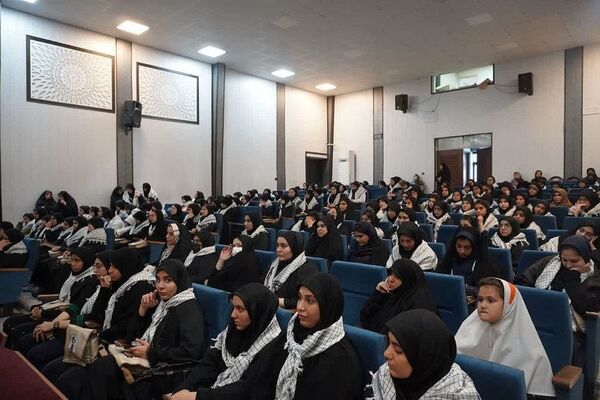 اعزام دانش‌آموزان دختر شهرستان‌های تهران به اردوهای راهیان نور