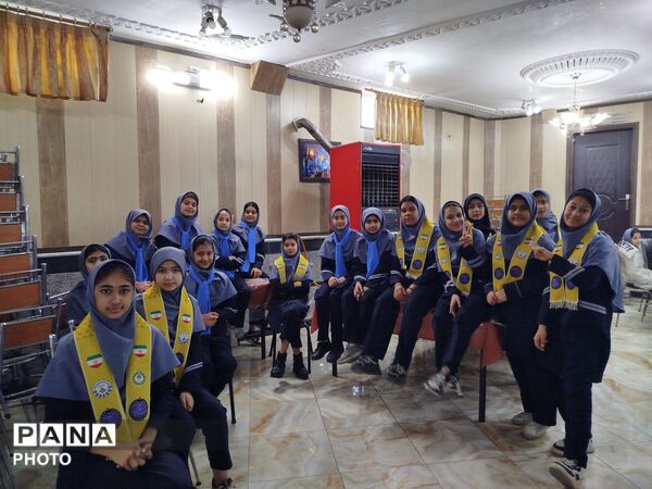 مراسم تقدیر و تشکر از دانش آموزان برتر درسی، اخلاقی و نماز جماعت در دبیرستان دخترانه دانشور 2 
