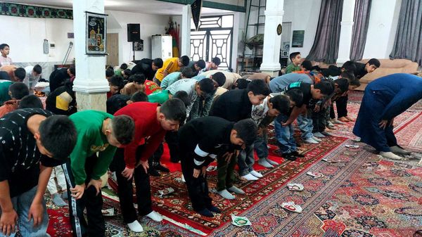 آغاز اعتکاف دانش‌آموزی پسران در مسجد فاطمه زهرا(س) شهرک سیدجمال‌الدین نظرآباد