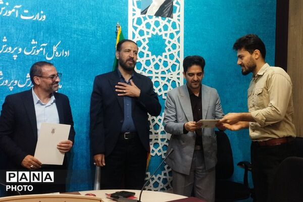 بزرگداشت هفته معلم و تقدیر از خدمات ارزنده مشاوران در بهارستان‌دو