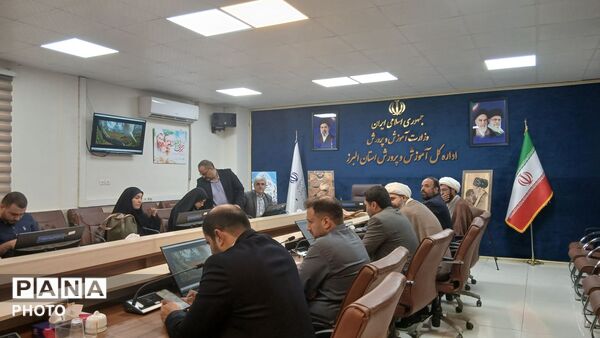 نشست بررسی و تحلیل بیانیه رهبر انقلاب درباره آغاز سال تحصیلی 