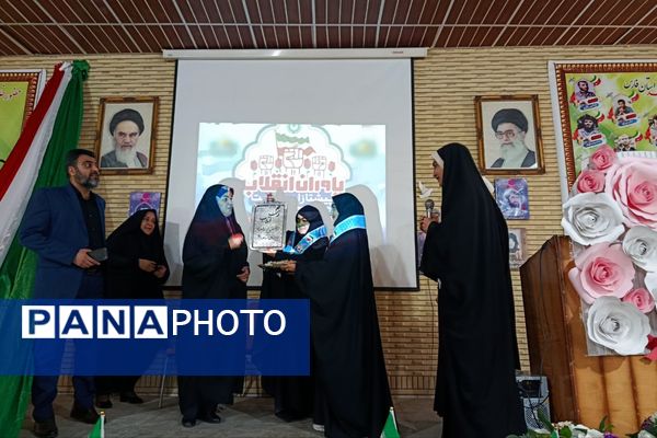 همایش یاوران انقلاب و جشن مدرسه‌ای ایرانمون در شیراز