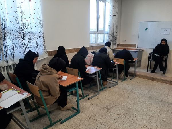 امتحانات نوبت اول دانش آموزان دبیرستان نیایش شهرستان باخرز