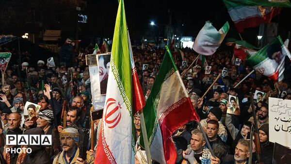 تجمع مردم شریف دلفان در شب بیست‌و سوم شهادت رهبر شهید انقلاب اسلامی و تجدید بیعت با رهبر جدید معظم 