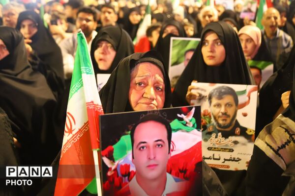 بازتاب حضور گسترده جامعه فرهنگی تبریز در سالگرد شهدای دفاع مقدس ۱۲روزه