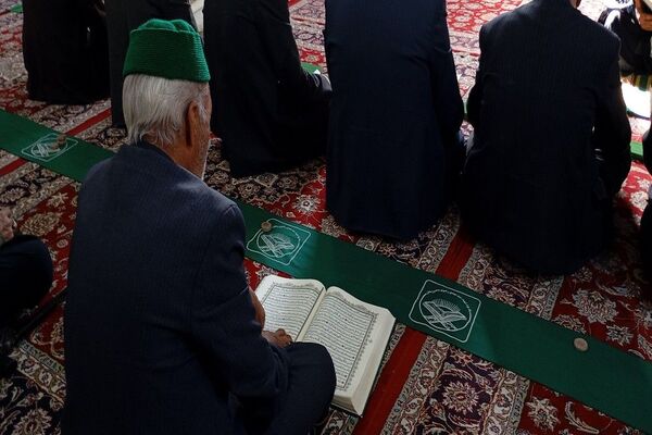 قرائت سوره فتح در مسجد جامع شهر بار